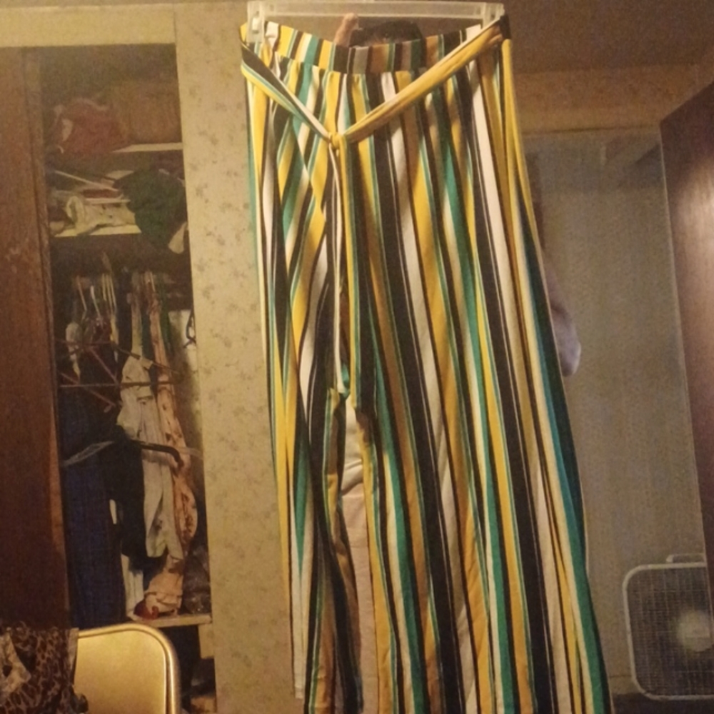 Multicolored 1x striped crop pants by Bobbie brooks